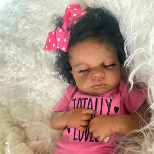 Poupée Bébé Reborn Réaliste Afro Américaine Silicone Souple Corps en Tissu Fille Endormie Jouet Avec Tenue Rose Accessoire