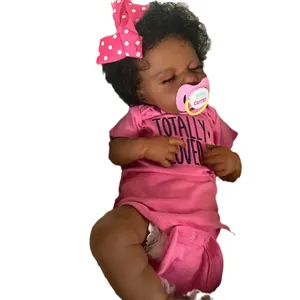 Poupée nouveau-né réaliste de 49 cm avec peau 3D et tenue rose totalement aimée