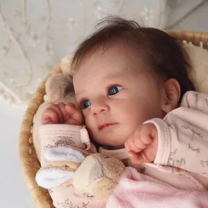 Realistische 19-Zoll Reborn-Babypuppe Felicia mit Blumenoutfit, Plüschhase und Korb