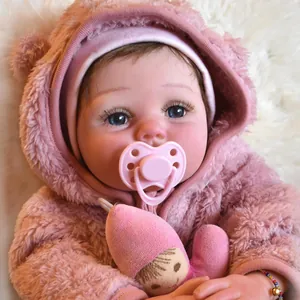 Poupée Reborn réaliste de 55cm avec manteau rose en peluche, tétine et petit ours