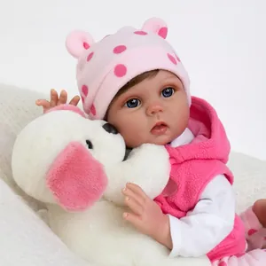 55cm lebensechte Reborn Baby Puppe in rosa gepunktetem Outfit mit Plüschwelpen Spielzeug