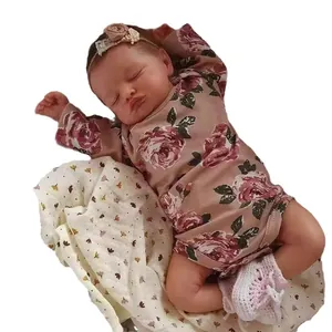 Poupée bébé Reborn Rosalie de 49cm en barboteuse florale rose avec bandeau assorti