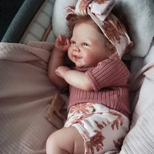 Poupée bébé reborn réaliste Vivi de 19 pouces avec haut rose et short à fleurs