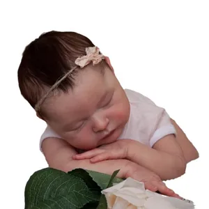 Realistische 20-Zoll Reborn-Puppe Laura mit 3D-Haut und rosa Strampler im schlafenden Look