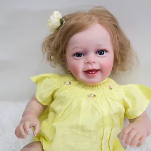 60cm realistische Reborn-Babypuppe mit 3D-Hauttextur und Lächeln in gelbem Kleid