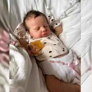 Poupée Reborn LouLou 19 pouces réaliste avec tenue à cœurs et sucette jaune incluse