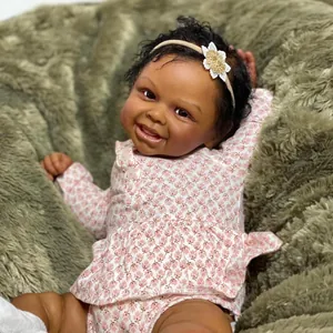 Poupée Reborn Réaliste Image Africaine Noire Membres en Silicone Souple Corps en Coton Jouet Tenue Fleurie Rose Avec Bandeau Chaussettes