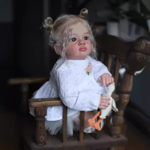 Poupée bébé reborn réaliste de 60cm avec cheveux blonds en robe de dentelle blanche