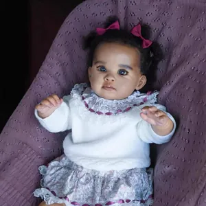 Poupée Reborn réaliste de 55cm afro-américaine avec cheveux bouclés et dentelle