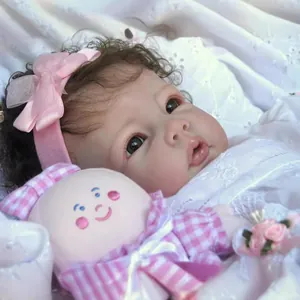 Bambola reborn realistica da 20 pollici con pelle 3D, capelli castani e fiocco rosa