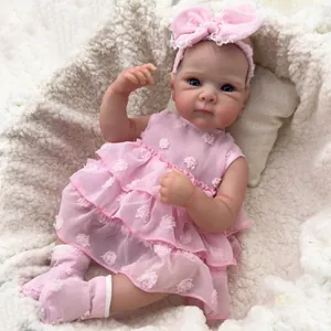 Lebensechte 48cm Reborn Puppe Bettie mit 3D Haut und realistischem rosa Outfit