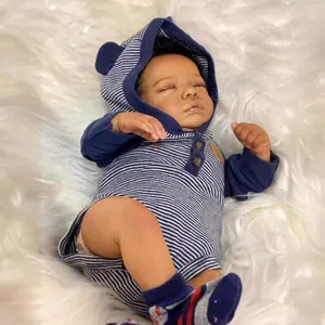 Poupée Reborn réaliste de 18 pouces Afro-Américaine dormant en tenue rayée bleue