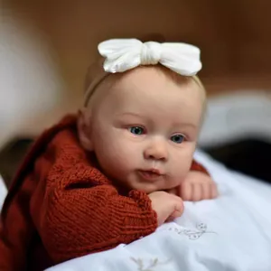 Poupée bébé reborn réaliste de 24 pouces avec pull en tricot rouge et yeux bleus