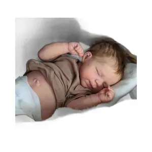 Realistische 49cm schlafende Reborn-Babypuppe im braunen Body mit feiner Hautstruktur