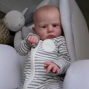 Poupée Bébé Reborn Réaliste Tête en Silicone Souple Corps en Tissu Simulation Nouveau-né Jouet avec Tenue à Rayures Enfants