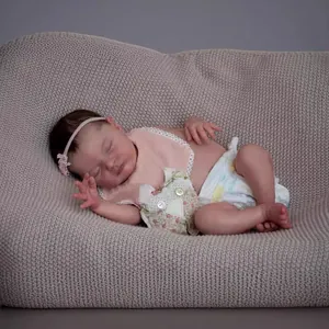 Poupée Reborn Réaliste Corps Entier en Vinyle Laura Peau 3D Veines Visibles Cheveux Enracinés à la Main Simulation Bébé Endormi Avec Vêtements