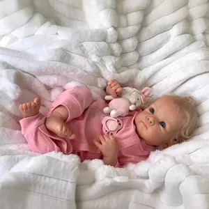 Κούκλα Reborn Bettie 18 ιντσών με ξανθά σγουρά μαλλιά, μπλε μάτια και ροζ λαγουδάκι