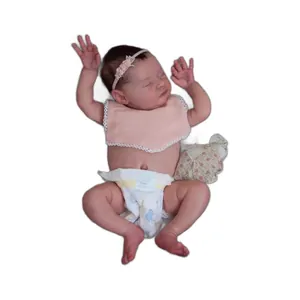 Poupée reborn réaliste 20 pouces avec veines visibles, pose endormie et dentelle rose