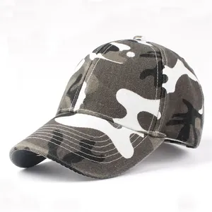Detail of a camouflage baseball cap with six-panel structure and reinforced curved brim