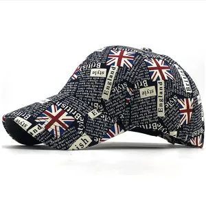 Gedetailleerd beeld van de Union Jack en Britse graffiti-print op de katoenen honkbalpet