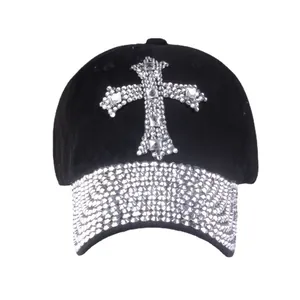 Berretto da baseball nero da donna con croce di strass e visiera glitterata
