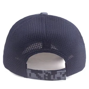 Cappellino trucker blu scuro traspirante in mesh con cinturino regolabile mimetico
