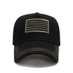 Schwarze Mesh-Baseballkappe mit amerikanischer Flaggenstickerei und gelben Ziernähten