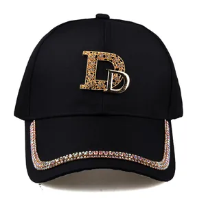 Casquette de baseball noire en coton avec lettre D dorée et strass sur la visière