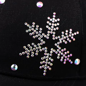 Schwarze Baseballkappe für Damen mit funkelndem Schneeflocken-Design aus Strasssteinen