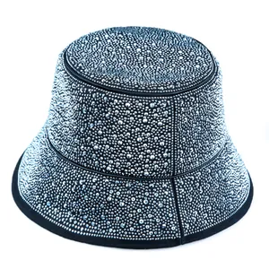 Chapeau bob noir à la mode orné de strass argentés pour la protection solaire
