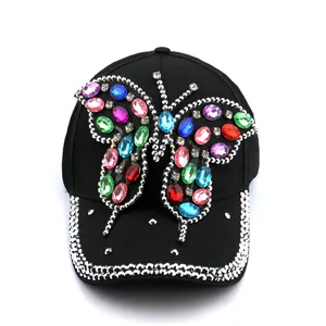 Casquette de baseball noire avec grand papillon en strass et bordure ornée de cristaux