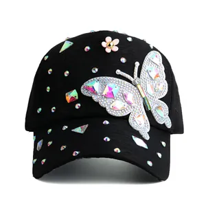 Casquette de baseball noire avec papillon en strass colorés et petite fleur rose pour femme