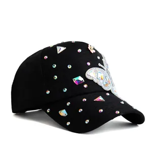 Casquette noire pour femme ornée de strass colorés et design papillon 3D chic