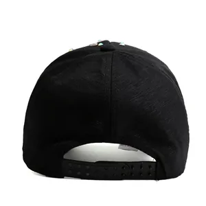 Casquette de baseball noire avec strass colorés vue arrière et fermeture réglable
