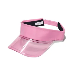Detailansicht des rosa PVC-Sonnenschirms mit transparenter Krempe und Kopfbandstruktur