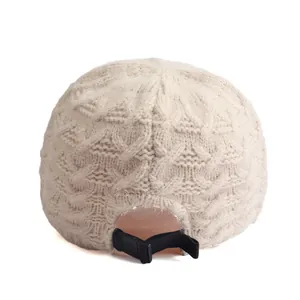 Winterwarme beige Strick-Baseballkappe mit Zopfmuster und verstellbarem Riemen