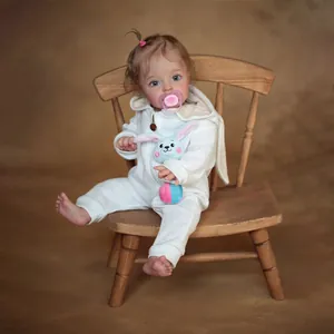 Bambola reborn realistica 60cm con tutina bianca con cappuccio, coniglio e ciuccio