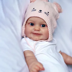 Bambola Reborn Realistica in Silicone a Corpo Intero Lavabile Bambola Neonato Verosimile Con Vestiti in Cotone e Cappello a Gatto Rosa Regalo Per Bambini