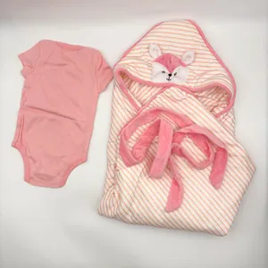 Ensemble body rose et couverture à capuche rayée pour poupée de 20-22 pouces