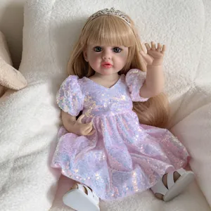 Poupée Reborn réaliste de 55cm avec cheveux blonds et robe à paillettes roses