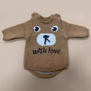 Brauner Strickstrampler mit Bärengesicht und with love Text für 55 cm Puppen geeignet