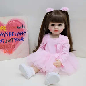 Muñeca reborn realista de 55 cm con cárdigan rosa y falda de tul con accesorio de flores