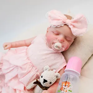 Poupée Reborn réaliste Rosalie 48cm avec robe à pois rose et ses accessoires
