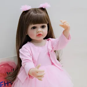 Muñeca Reborn Betty de 55cm con pelo largo castaño, vestido de tul y cárdigan rosa