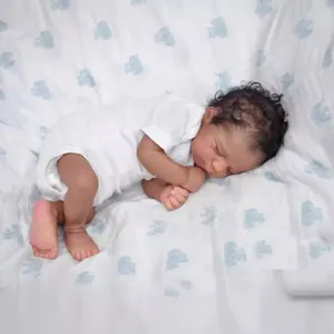 Poupée Reborn réaliste de 19 pouces dormant en body blanc avec cheveux frisés