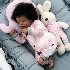 Muñeca bebé Reborn negra realista de 18 pulgadas durmiendo en pelele tie-dye rosa