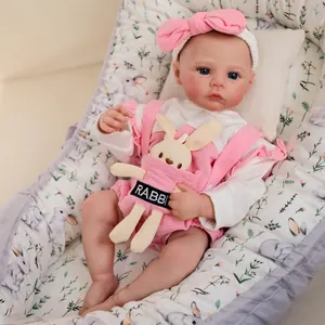 Poupée bébé reborn réaliste de 49 cm avec détails de peau 3D et tenue lapin rose douce
