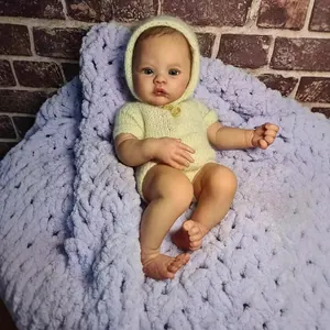 Realistic Lifelike Reborn Baby Doll Soft Silicone Washable Newborn Doll With Knit Clothes Hat Socks For Kids Role Play