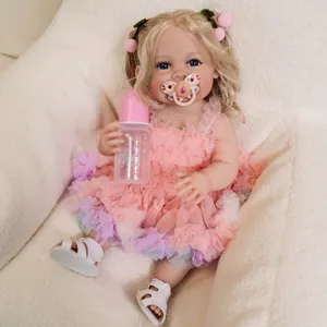 55cm lebensechte Reborn Puppe Mädchen mit blonden Locken und rosa Spitzenkleid