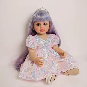 Bambola reborn realistica da 55cm con lunghi capelli viola e abito in tulle rosa